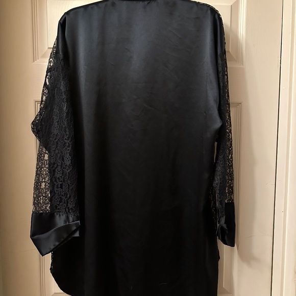 Victoria's Secret || Vintage || Size M/L || Long Sleeved Black Button Up Blouse - Picture 2 of 2